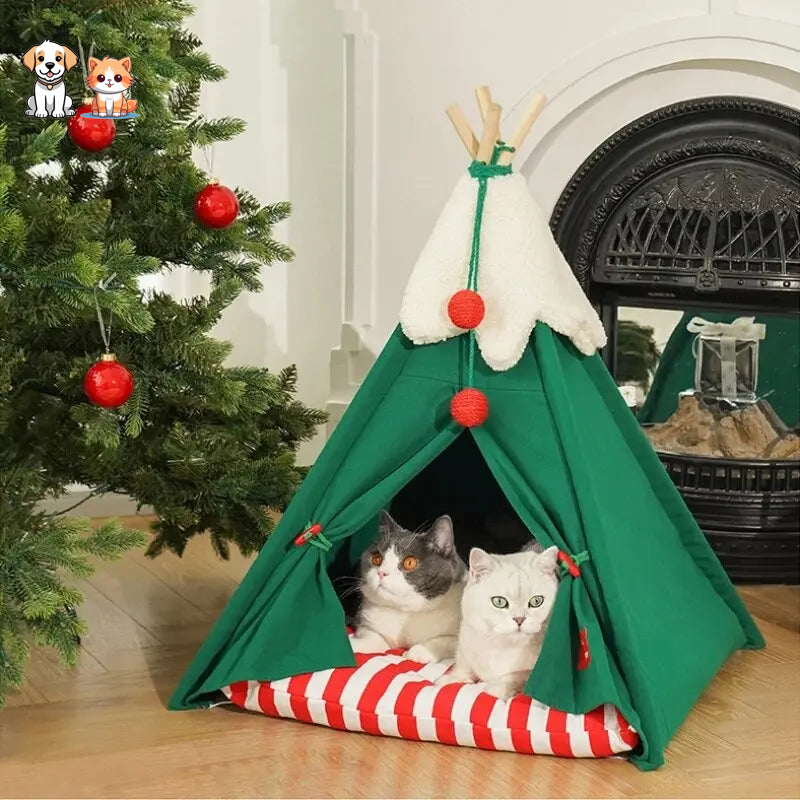 Casa para gatos con forma de tienda navideña y nieve artificial