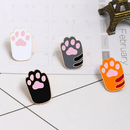 Épingles pin's colorées de pattes de chat