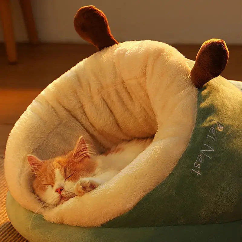 Lit Pour Chat En Forme De Chausson Avec Des Bois De Renne